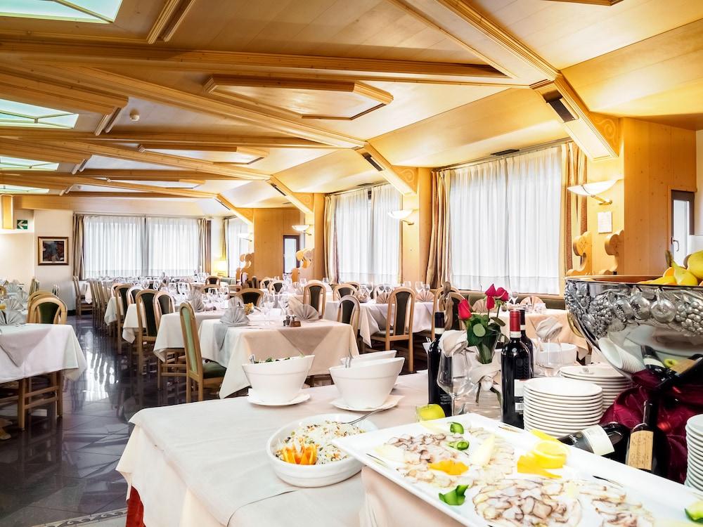 Hotel Santanton ボルミオ エクステリア 写真