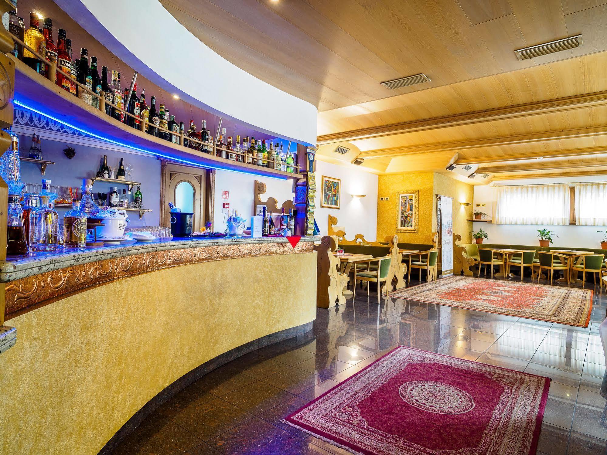 Hotel Santanton ボルミオ エクステリア 写真